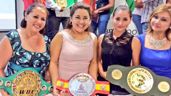 AlondraQRoo's tweet image. Con los cinturones del campeón @gutyespadasjr @HaydeNPastranaS @LeslieBaeza @IdaniaGm gracias @leninamaro @jaimeaglez