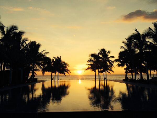 mitzigaskins's tweet image. Sunrise in Da Nang Vietnam inspires thoughts about life