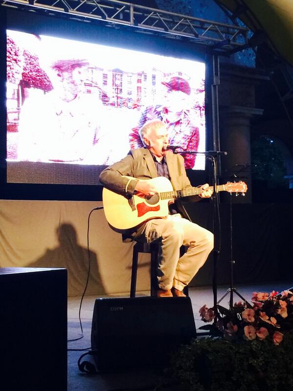 bgincontra's tweet photo. Davide Van de Sfroos a #bgi14 http://t.co/mGCzq90ORZ