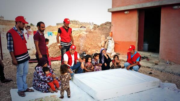 Bağışlarınız, Irak'ta evlerini terk etmek zorunda kalan ihtiyaç sahiplerine yatak oldu. 2868'e SMS at, sen de #ElUzat