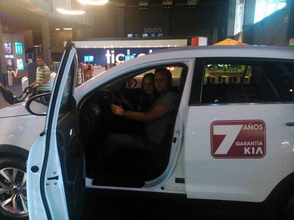 josemanuelbayo's tweet photo. @KiaGranada hemos estado en #kiakinepolis y nos queremos llevar las entradas mas cena y el coche. http://t.co/FwuOB3Emyb