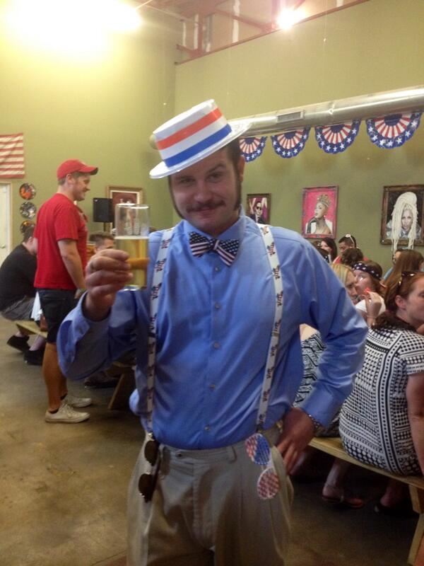 LHart89's tweet photo. @hopsandgrainBob looking very patriotic at the @hopsandgrain 4th of July party! Cheers! http://t.co/NNnYBCGBYw