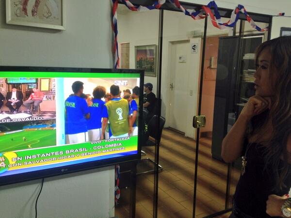 yolandapark1's tweet photo. Viendo la previa @sntcanal9 desde mi lugar de transmisión! @radiocanal100 @juanangelovando @panteracabanas http://t.co/9RkwAzawzl