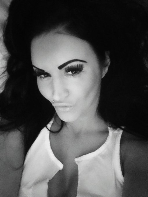 Ab 22 Uhr bin ich wieder im Live Chat f&uuml;r euch auf http://t.co/XoBCni7KJP kisses # Chat #Sun Aurora http://t<a href="/tag/sun"class="tags"><span>#sun</span></a>