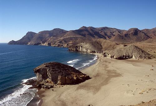 A3Noticias's tweet photo. ¿Cuál es la mejor playa de Andalucía? Participa con tu propuesta #lamejorplayadeAndalucía http://t.co/VJh7TArrMl http://t.co/5Bdo64R4Gq