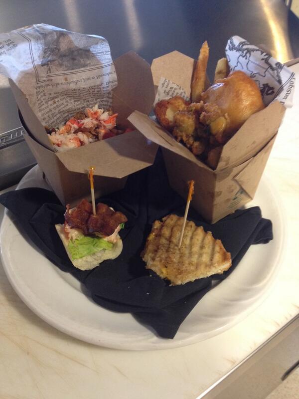 GingyAli's tweet photo. The perfect Friday night! Come sample our awesome menu until 7 PM @FredLighthouse @FoodattheCrowne http://t.co/n7dX6BmQCD