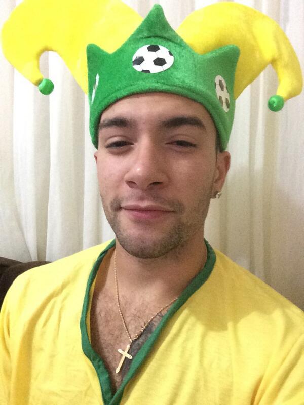Temperrr's tweet photo. ITS REAL OUT HERE #BRASIL http://t.co/JvnpNTgbOX