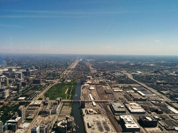 bubble_sysu's tweet image. I'm at @SkydeckChicago w/ @zhsysu 4sq.com/1vGKiXy