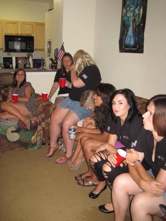 themowglii's tweet photo. Uh this was 3 years ago?! LASSES @CBassamBowles @SydneySagacious @tanishap8 @lifeofjennyw @linzypal http://t.co/slXvnvk5l0