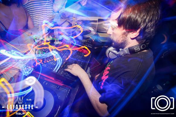 E17 photographer tweet media