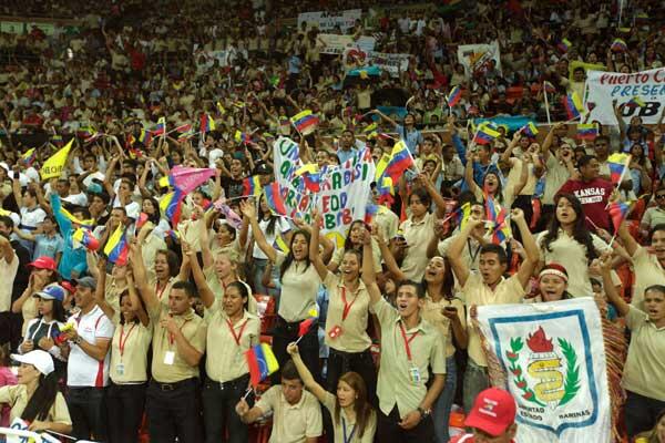 DolarToday's tweet photo. LOGRO DE LA EDUCACIÓN SOCIALISTA: Liceístas pasan de grado "Sin Cursar" varias mat... -► https://t.co/TpfWzzDPrk http://t.co/seOnJnYcN4