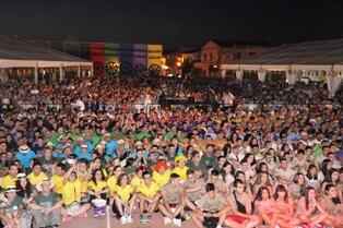 OlimpiadasR's tweet photo. Así está ahora mismo la fiesta de las #olimpiadasrurales. Impresionante. Foto de @Esverdecomunica http://t.co/KXdoVE956y