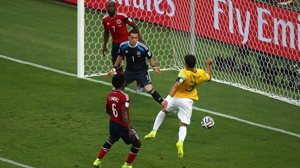FIFAWorldCup's tweet photo. HALF-TIME IN FORTALEZA: 
#BRA 1-0 #COL #BRACOL 
#WorldCup QUARTER-FINAL #joinin 
http://t.co/KoxouRJqno http://t.co/s6NYeCB6Sp