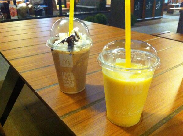 bea_mega's tweet photo. Frappeando con @Mr_Batteman http://t.co/RmLOsg4IkZ