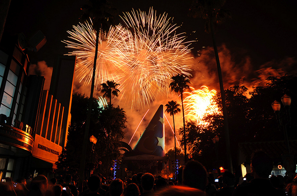 WaltDisneyCo's tweet image. Celebrate the Fourth of July at @DisneyParks: bit.ly/1j1bFuY