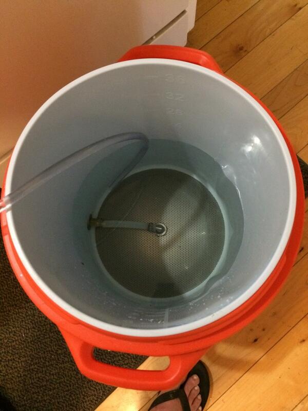 drewboone's tweet photo. Testing the new false bottom in the mash tun. http://t.co/ads6SYHhGc