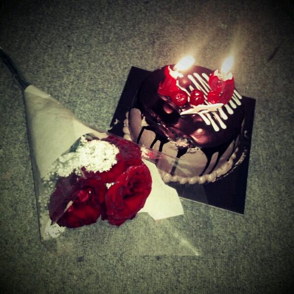 anisayhnd's tweet photo. Big Thanks Raka!!!! Semoga taun depan masih ditemenin kamyuuu xixi laffyuh sayangkuh kasihkuh cintakuh <3 @rakacino http://t.co/kmghupYkN5