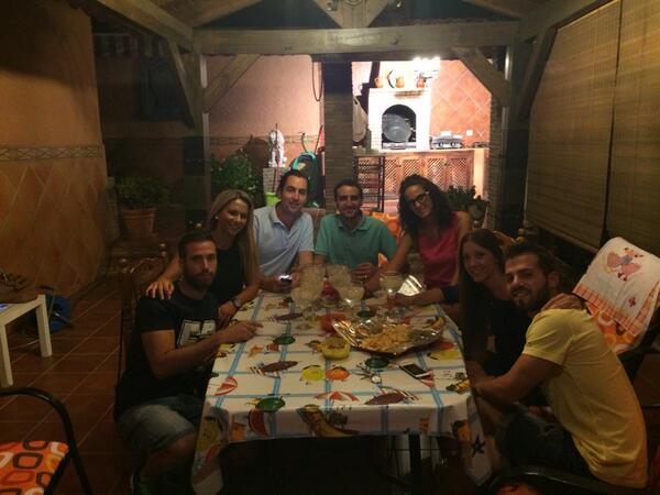Dresga's tweet photo. Oleee mi gente. Jajaja. El @LpezRocha es de lujooooooo. @Garcia88Paula @Inmagg85 @irledesma @beita1987 @joseal1990 http://t.co/Rt2BQe0MoQ