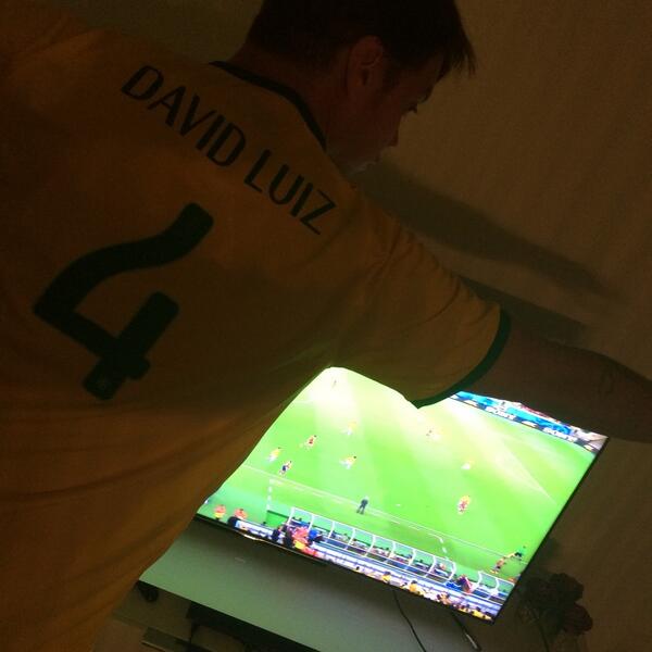 sinanakcil's tweet photo. David LUİZ👊👊👊💣💣💣⚽️⚽️⚽️⚽️:)) http://t.co/qplDfXhw1K