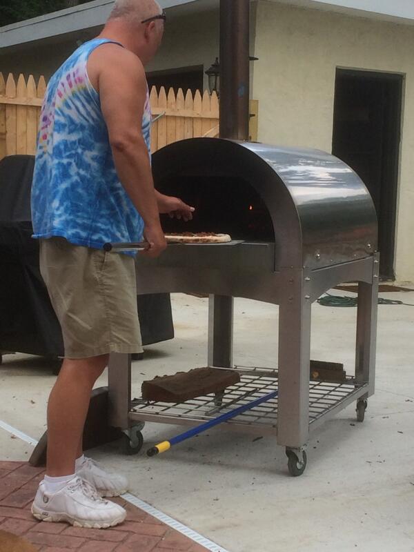Having pizza a la Stef on The Porch