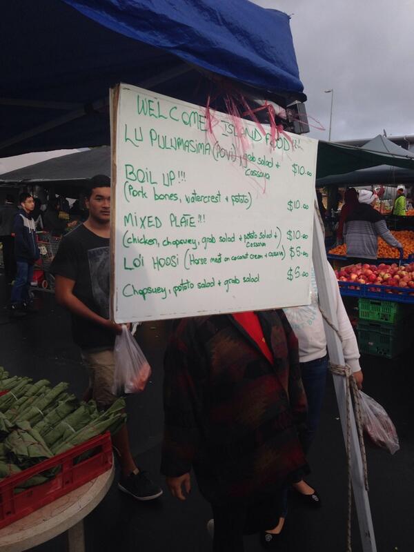 MeleniKoSione's tweet photo. Mangere markets where u can get some grab salad &amp; lo'i hoosi 👌 ouaaaaa 🐎 #BreakfastOfJambions http://t.co/m9JtCrvs0M