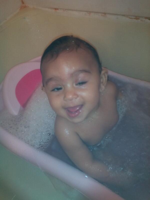 tesza67's tweet photo. Milk drunk kay ! http://t.co/Y27hVAPYNx