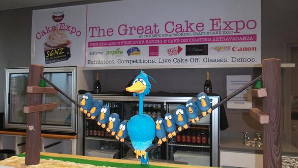 MJSCakesHB's tweet photo. Check this out @ViandsB @SatinIce @MandyLategan @morefmradio at the #greatcakeexpo #auckland @makeprettycakes artwork http://t.co/m9riB36mLy