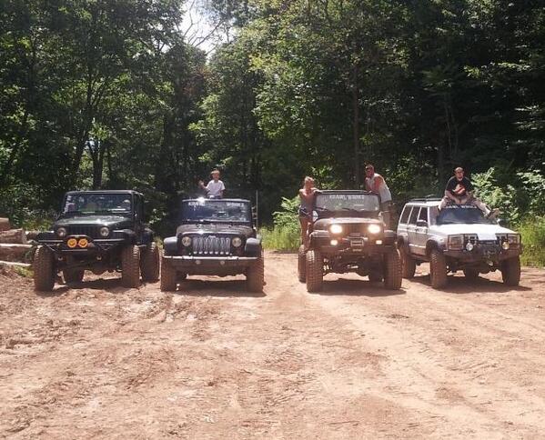 Special_Dark_96's tweet photo. The krawl works crew during... #jeep #wrangler #4thofJuly http://t.co/Y2Js6Ubi6k