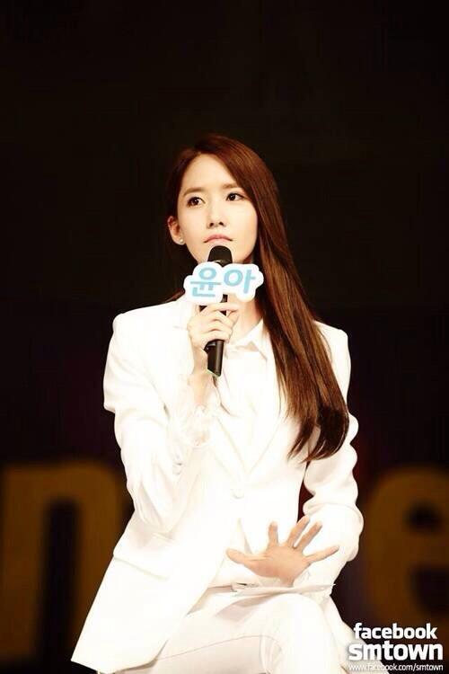 Violetta4545's tweet photo. Yoona come cereal antes de dormir http://t.co/rFBMopurJO