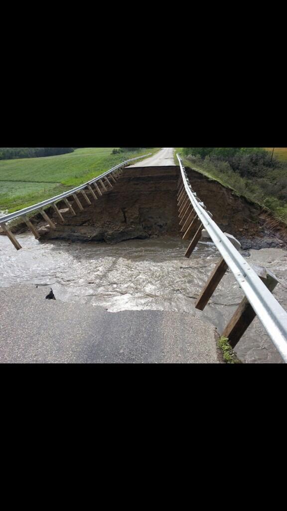 Maurer07's tweet photo. @JC_Garden 
Highway 22 near Killaly has now washed out. Photos courtesy of Tracy Kerestesh. http://t.co/L5VWsEjuyg