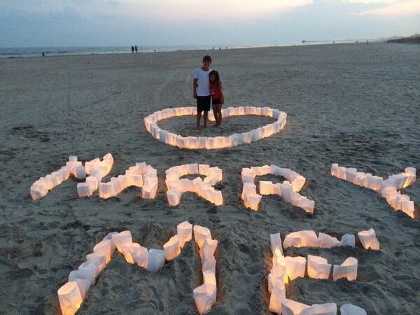 ed_stack's tweet photo. Worth and Hubbard helping with a beach proposal http://t.co/AwTZ9OGtyD