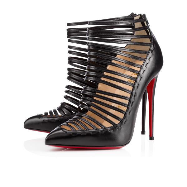 StyleForAnyone's tweet image. I dont know a girl that doesnt dream of at least one pair of those :) #louboutin #louboutins #heels #shoes