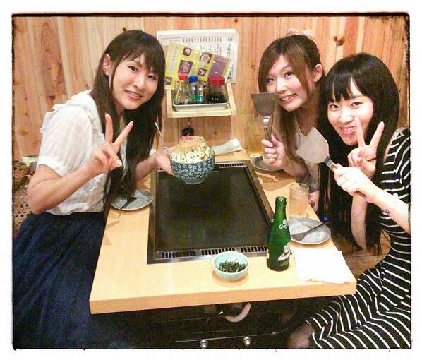松浦チエ 夜はもんじゃ それにね それにね 今回はまきちーこと小林眞紀ちゃんも一緒だったのだ 前に偶然カフェで遭遇してちょこっと話しただけだったんだけど 昨日はもうあれやこれやアホかってぐらい語り合ったさ Http T Co Ifmxlmdhqo