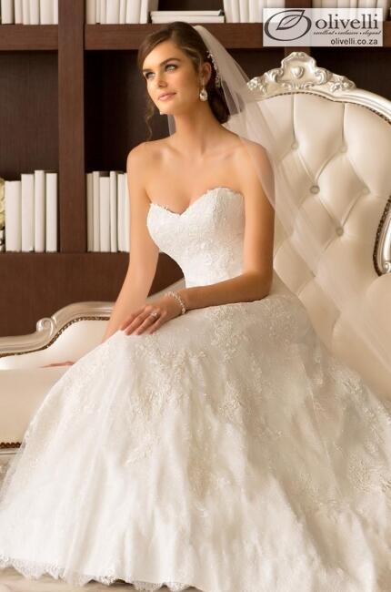 Essense of Australia D1593

Believe in the Beauty of your Dreams.