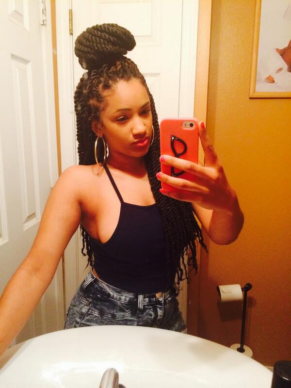 Jazmyneee_'s tweet image. 😂 #boredlife