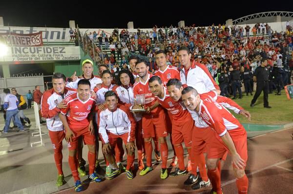 zacatecasonline's tweet photo. @MinerosdeZacate se corona campeón de #CopaCentenario http://t.co/IUAIFEjHIe http://t.co/853puPbjeW