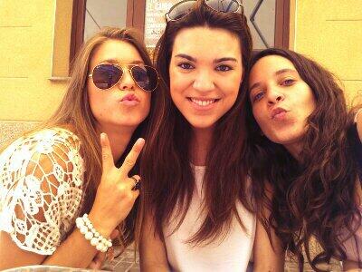 gloriia_90's tweet photo. Cerveciitas Everywhere!! @VeroMD91 @NoemiLunoe  :) http://t.co/hpJlH77aSX