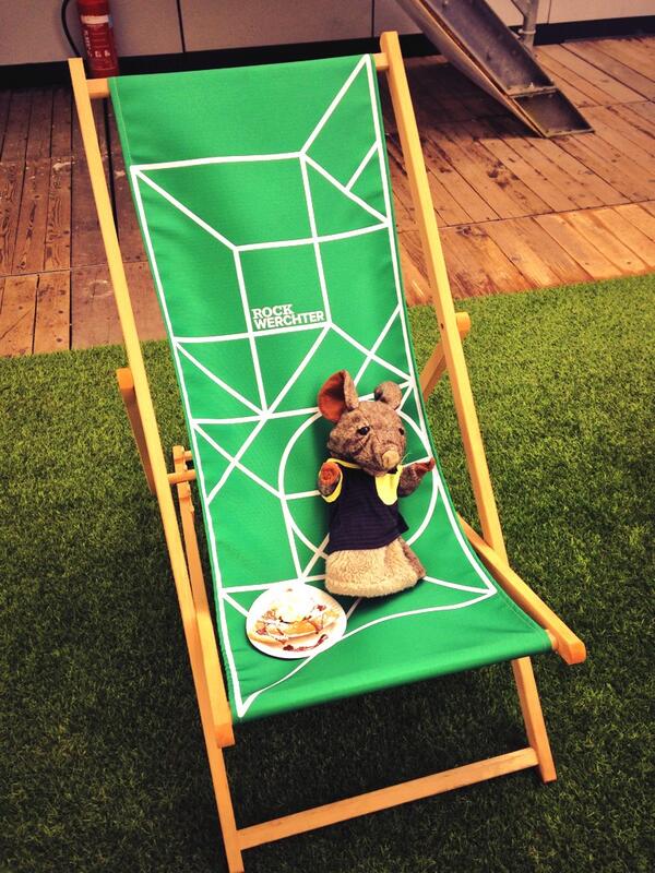 RJBiscotti's tweet photo. Waffling about #RockWerchter. 🐭❤️@RockWerchter #RJBiscotti #PJEuro2014 http://t.co/HszAjG7Cie