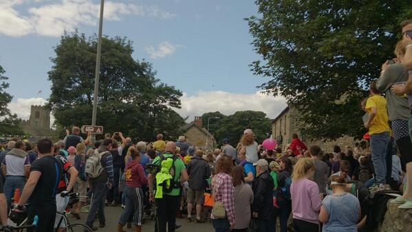 WestTanfield's tweet photo. Prince William, Prince Harry and the Duchess of Cambridge are now here! Welcome and enjoy your tour! #tourdeyorkshire http://t.co/Y6kUcW3Bjb
