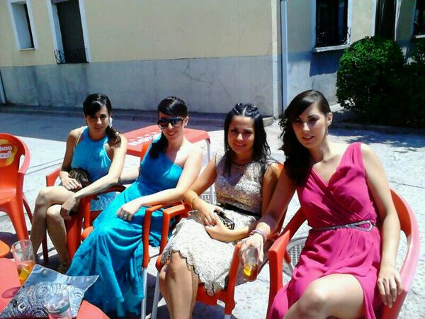 vikingazdp's tweet photo. las vikingas se van de bodorrio :-) http://t.co/ePazNQ0XLR