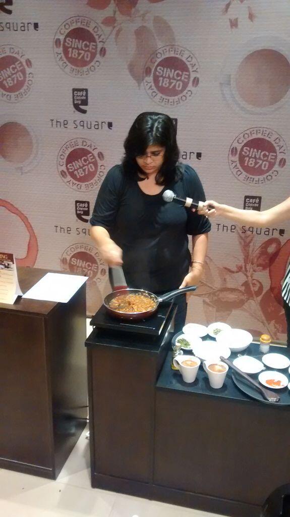 APBCookStudio's tweet photo. The aroma of coffee barbeque sauce being made by @RushinaMG is too tempting to resist. #CCDsquareUp @CafeCoffeeDay http://t.co/tt0Hy2P9fz