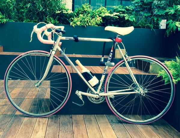 Nyetimber's tweet photo. #French tradition given the #British treatment, description of #tourdefrance or #Nyetimber ? http://t.co/Gzyher9pCc