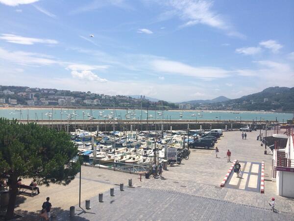 SRKNOCREW's tweet photo. Hoy si k si relax time!!! http://t.co/CeAh6g0yGW