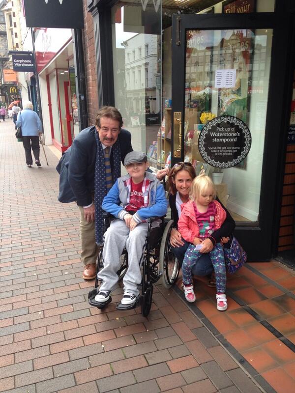 JenkinsGaynor's tweet photo. @BeingBoycie thank you for meeting Sean! he apologises for being star struck :-) love to Carol xxxx http://t.co/YdOvH8ROTW