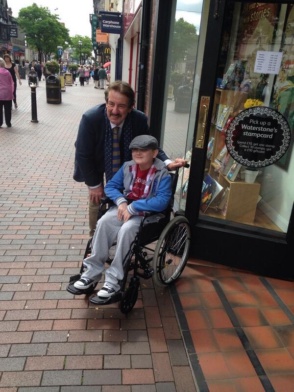 JenkinsGaynor's tweet photo. @BeingBoycie thank you for meeting Sean! he apologises for being star struck :-) love to Carol xxxx http://t.co/YdOvH8ROTW