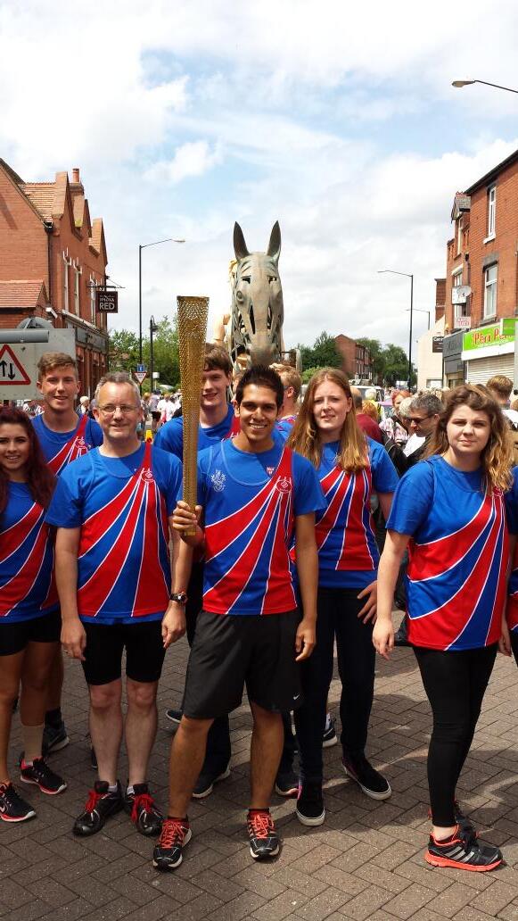 NuneatonLives's tweet photo. Happy Torch Bearers at #nuneatonlives http://t.co/XYGWe8knaI