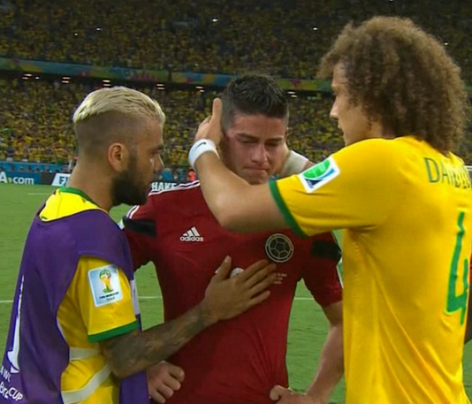 clappingmedia's tweet photo. [#CM2014] James: "Alves et David Luiz m'ont dit que j'étais un super joueur, ça me rend heureux. " #COL http://t.co/pOBInbSHiL