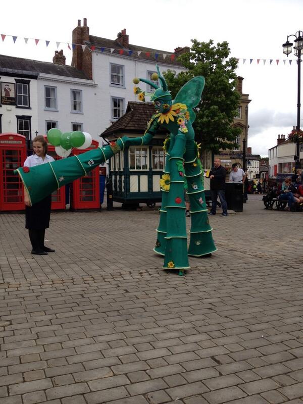 HedleyPhil's tweet photo. Bugs out in force in Ripon forgot the jungle formula!! http://t.co/rEWQM2d2gs