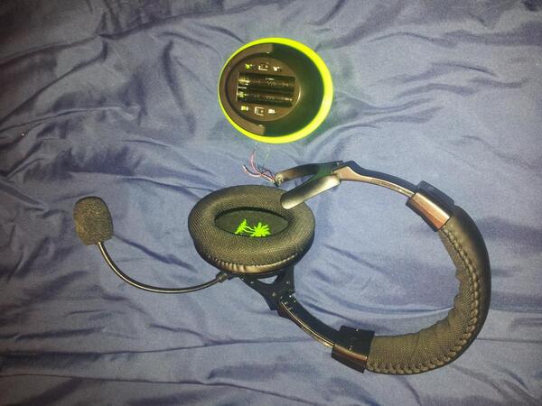 HoosierTourneys's tweet image. Broke headset... Any help? @CoDGhostsScrims @GoldRetweets @ShawnAbner