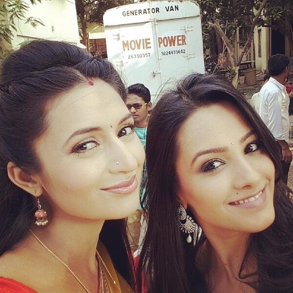 AnitaHassanandi's tweet photo. Anita &amp; Divyanka - Ishita &amp; Shagun ! http://t.co/pFjolOjD2S